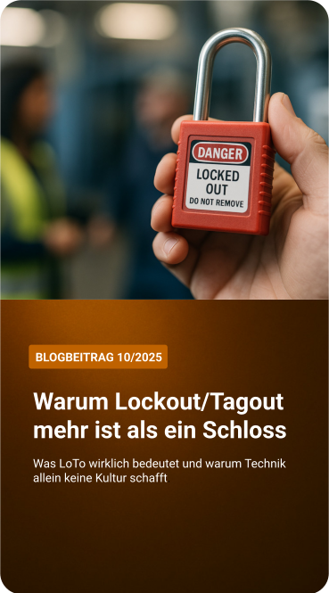 Ein Mitarbeiter hält ein Lockout/Tagout-Schloss im Arbeitsumfeld – eine klare Botschaft, dass LoTo weit mehr ist als Technik: Es ist Haltung, Bewusstsein und gelebte Sicherheitsroutine.